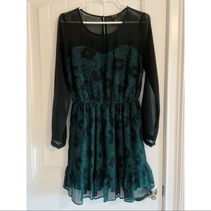 Jessica Simpson Fit and flare long sleeves dress